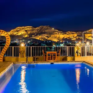 Thebes مصر