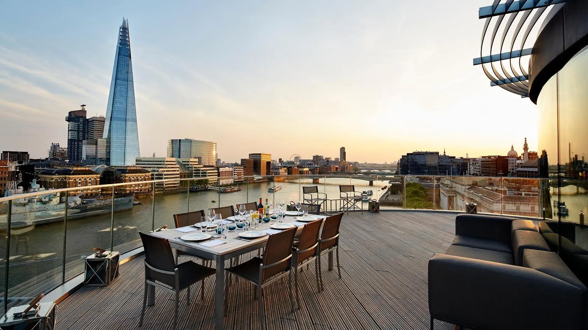 Aparthotel Cheval Three Quays At The Tower Of Londra 5*,